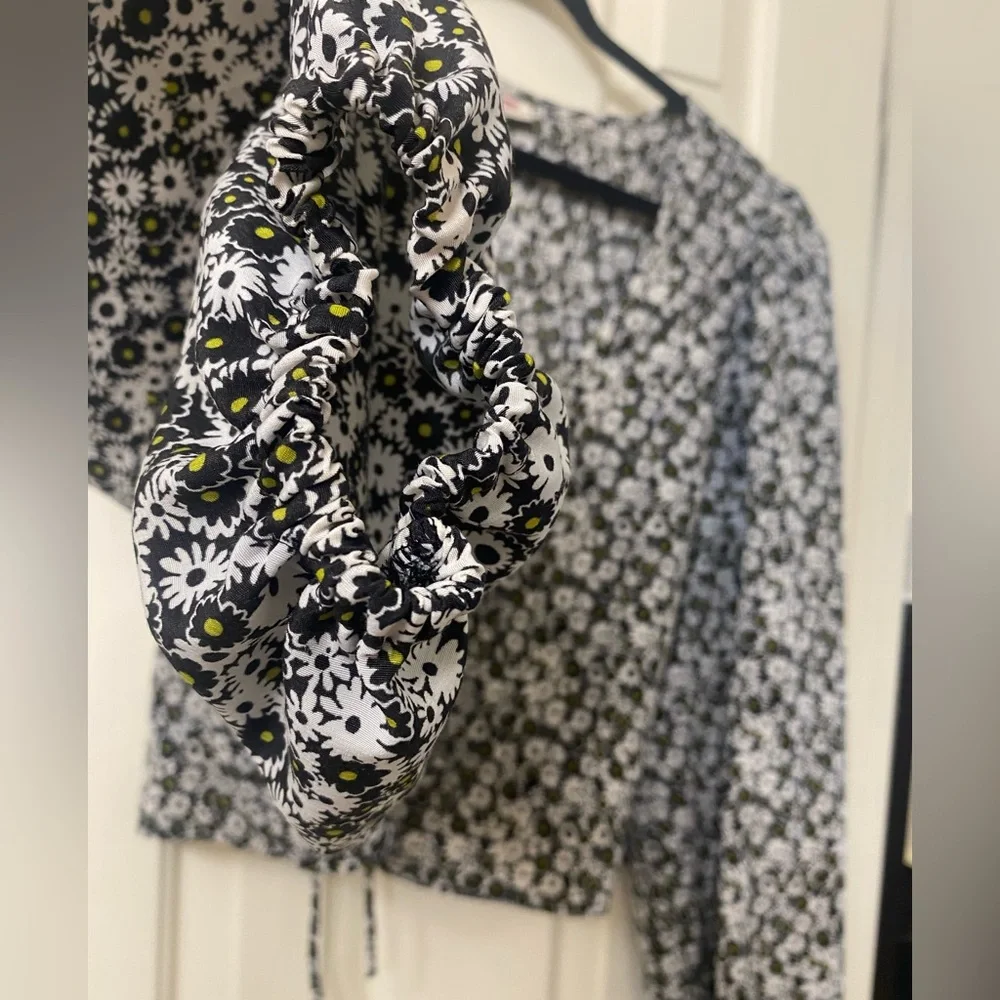 Levi's Black and White Floral Puff Long Sleeve Front Tie Blouse Size XL - Picture 8 of 16